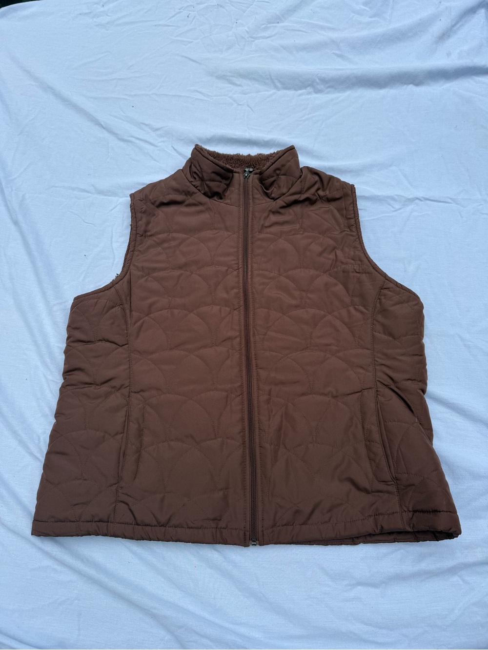 XL: Laura Scott Quilted Brown Fleece- Lined Vest with Heart Zipper Pull